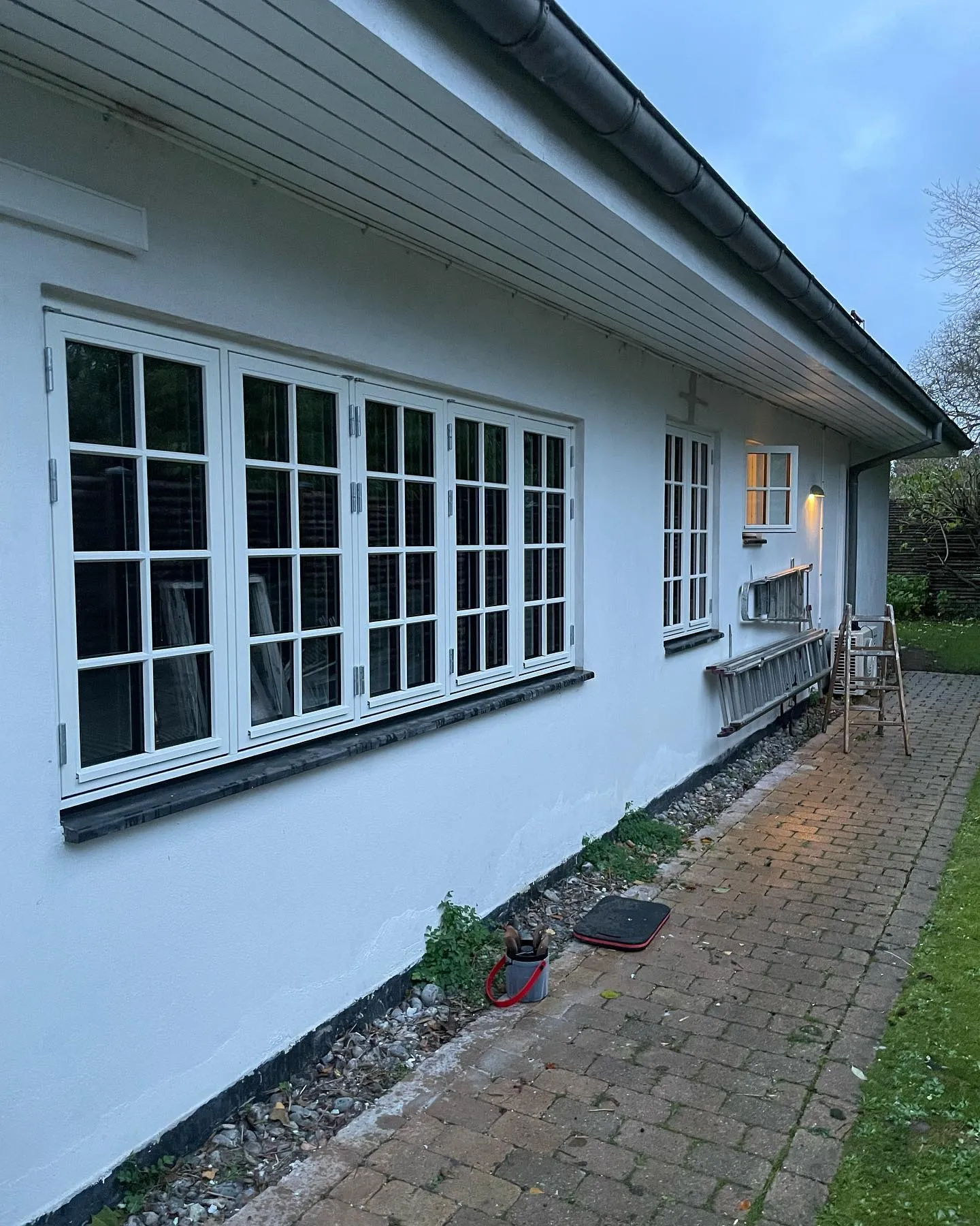 Isolering og dampspærre omkring vindueskarm
